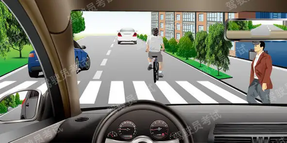 如圖所示，駕駛機(jī)動車遇到這種情形時(shí)，以下做法錯誤的是什么？A、加速通過B、連續(xù)鳴喇叭警示C、停車讓行D、迅速超越前方非機(jī)動車答案是ABD