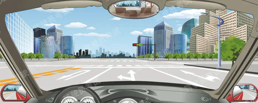 駕駛機動車在前方路口掉頭前先進入左轉(zhuǎn)直行車道。答案是錯