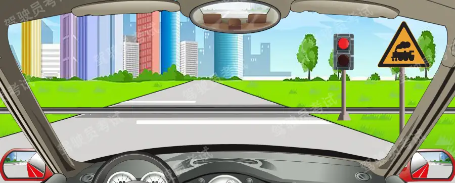 在這種情況的鐵路道口要加速通過。答案是錯